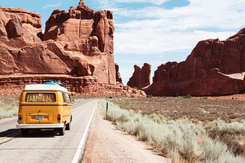 how to make money by traveling